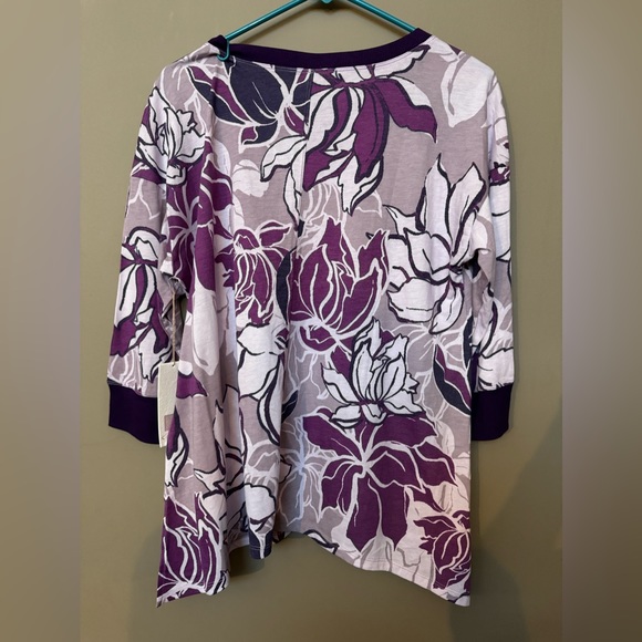 ⚽️ LuLaRoe Cozy Kate 3/4 Sleeve Sharkbite T, Small, NWT - Picture 2 of 7